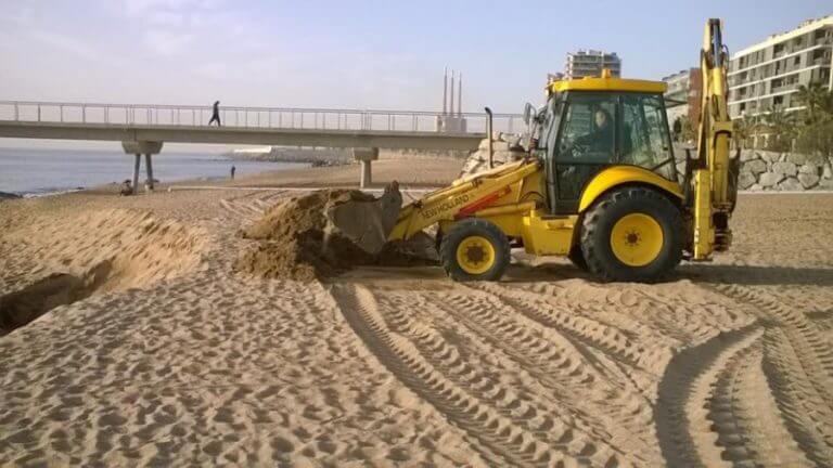 Badalona investigarà l’origen dels hidrocarburs trobats al Pont del Petroli