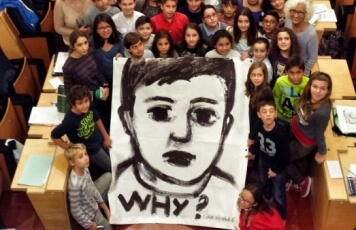 Foto Consell dels Infants amb el Mural Why.jpg