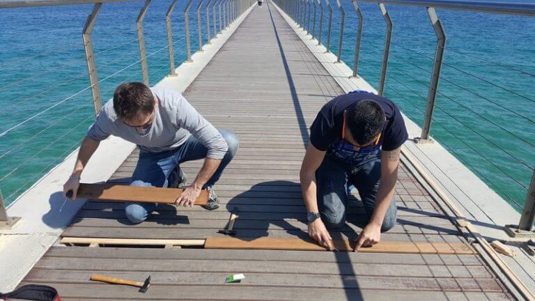 Saps què ha dit el govern sobre l’acció de ‘Tú no eres de Badalona’ al Pont del Petroli?