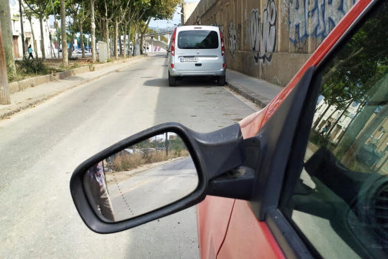 Veïns de Casagemes demanen fer peatonal el seu carrer per mitigar el ‘botellón’