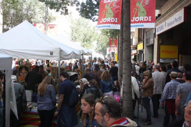 Polèmica per la ubicació de les parades de Guanyem i CUP durant la Diada de Sant Jordi