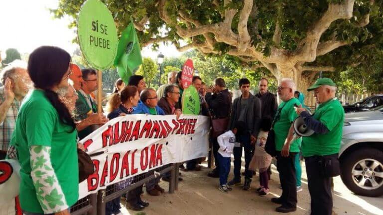 La PAH porta al Parlament una família desnonada sense previ avís
