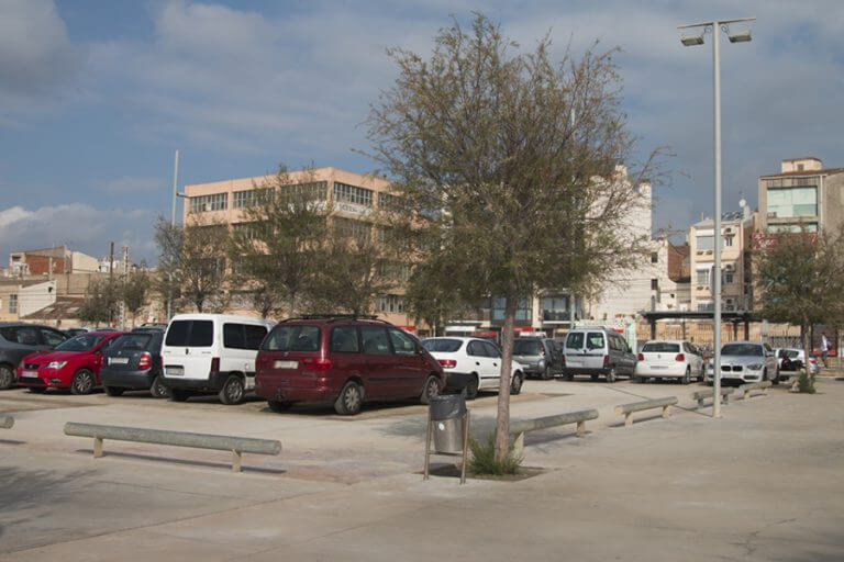 Una setmana de reformes al pàrquing públic entre la platja i l’estació de Renfe