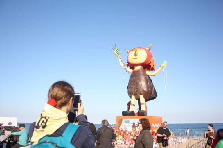 Badalona crema la segona dimònia de la història de les festes