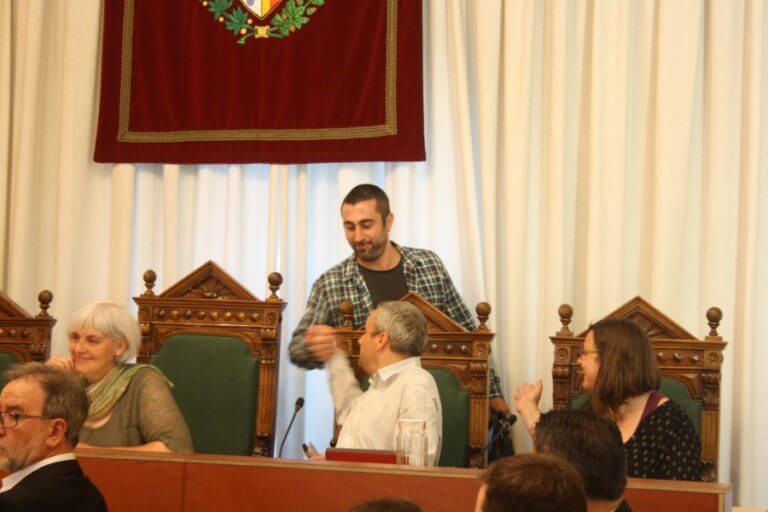 Javi López deixa a la sala de plens les seves discrepàncies amb el govern i Guanyem