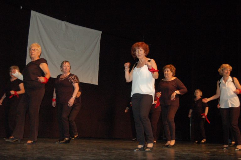 La Federació de Dones posa punt final al curs en el Teatre Blas Infante