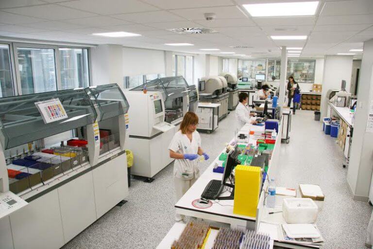 En marxa un nou laboratori a Can Ruti que processarà 14 milions d’anàlisis anuals