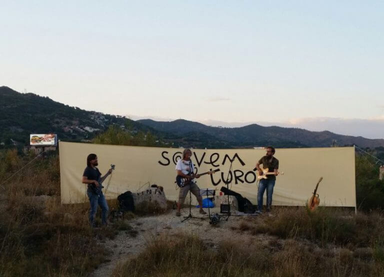 Se celebra la primera Nit d’Estels en defensa del Turó de l’Enric
