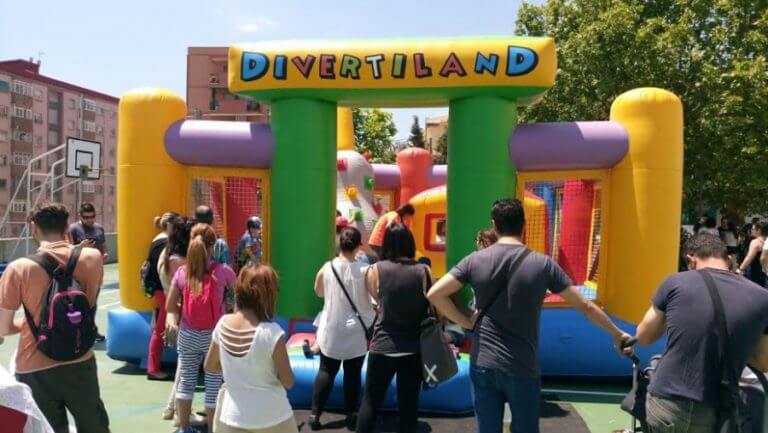 Jornada comercial i festiva al passeig de La Salut