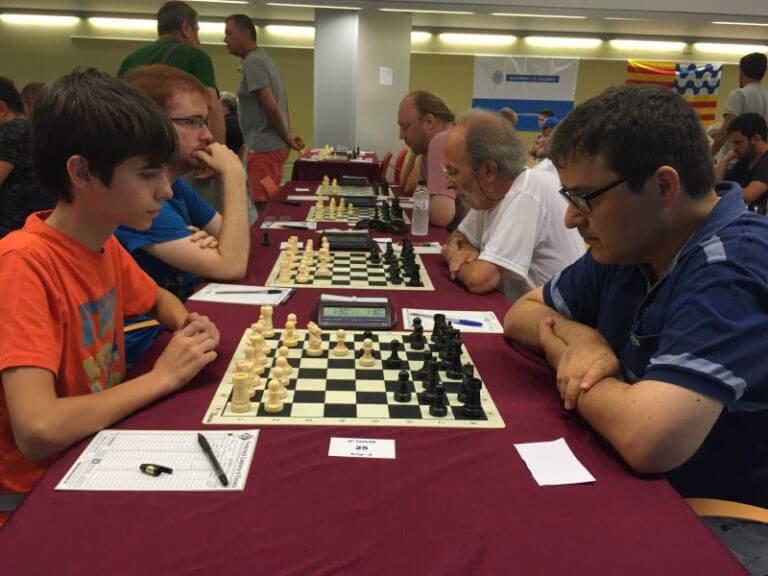 238 escaquistes d’arreu del món inicien el 42è Open d’Escacs de Badalona