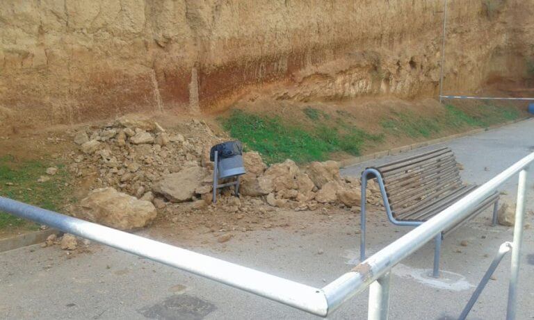 Una esllavissada obliga a clausurar el Municipal de Llefià
