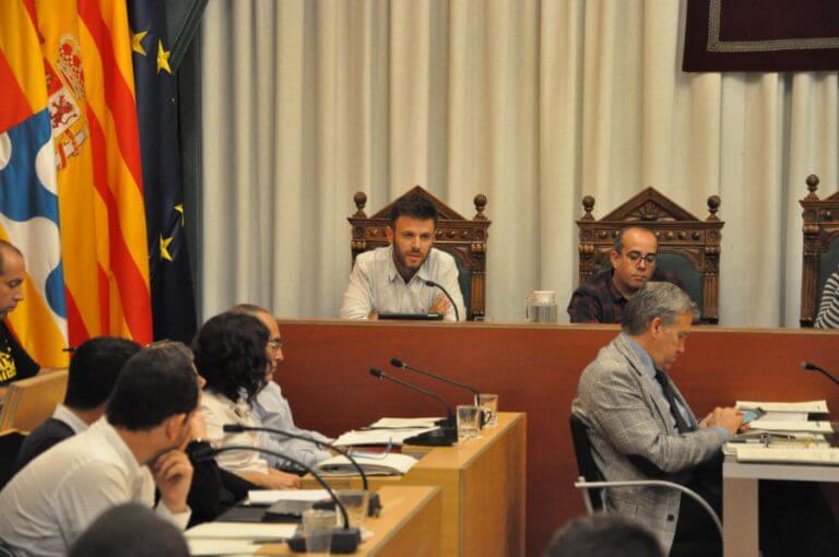El Ple demana la dimissió del regidor Jose Téllez per trencar l’ordre judicial del 12-O
