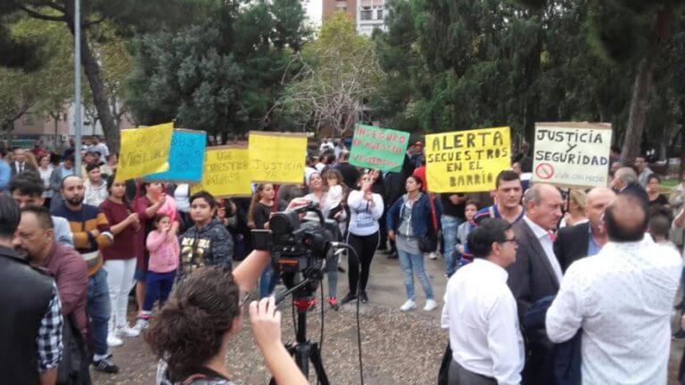 La comunitat gitana protesta per demanar més seguretat a Sant Roc