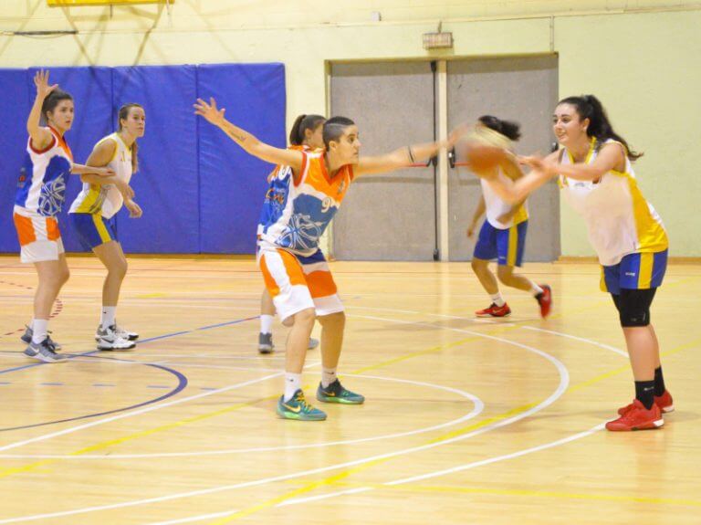 El derbi més erràtic cau pel líder (50-42)