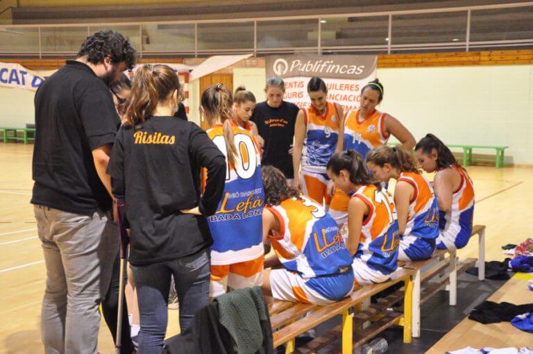 La Penya continua escalant llocs i el Llefià torna a ser ell
