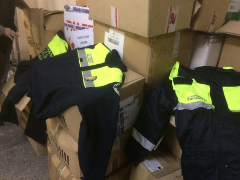 Oblidada en un magatzem roba de la Guàrdia Urbana sense estrenar per valor de 43.000 euros