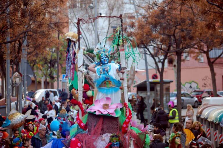 La 35a Rua de Carnestoltes ret homenatge a l’antiga Nafià