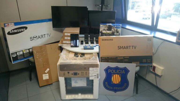 Detinguda per robar una targeta de crèdit al gimnàs i realitzar nombroses compres