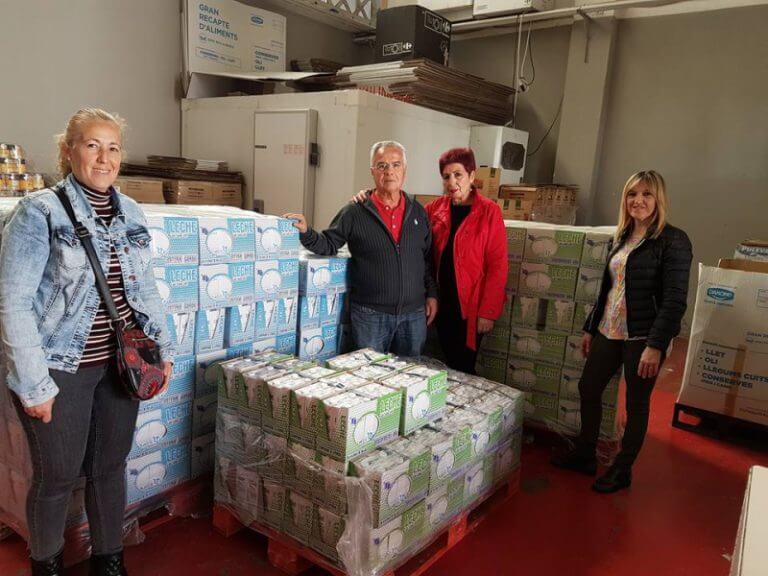 L’AV Can Claris tanca les seves portes amb una acció solidària