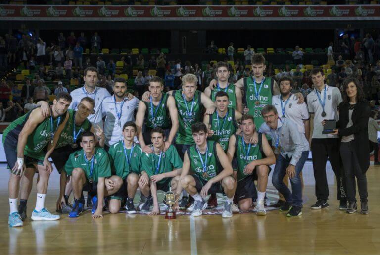 El júnior de la Penya queda subcampió d’Espanya després de caure en la final contra el Madrid (53-83)