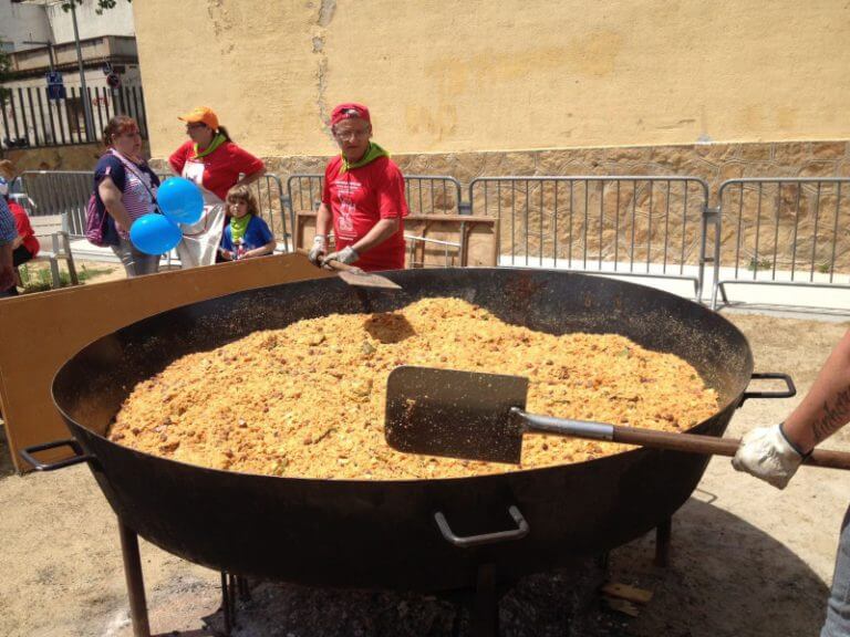 La Festa de las Migas concentra a milers de persones a l’Escorxador