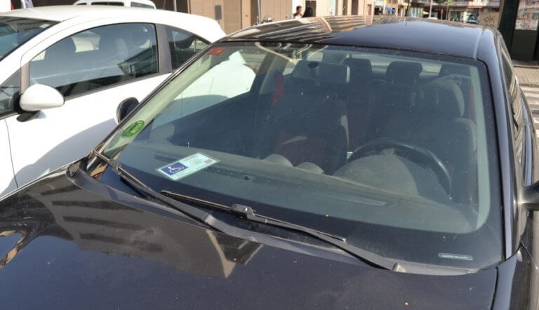Badalona perseguirà l’ús fraudulent de les targetes d’estacionament de mobilitat reduïda