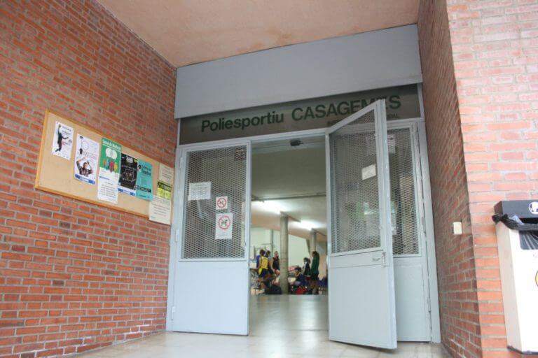 El poliesportiu de Casagemes i el camp de Badalona sud, sense dutxes per legionel·la