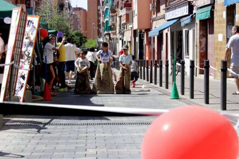 La plaça Antonio Machado s’obre als veïns amb activitats
