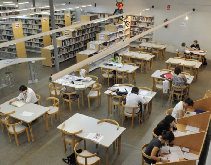 Biblio Can Casacuberta.jpg