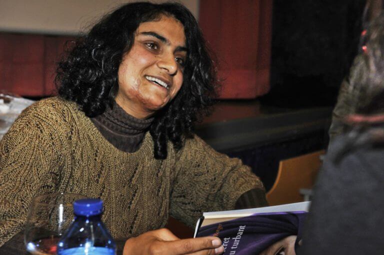 Nadia Ghulam explica al Círcol la seva història com a refugiada