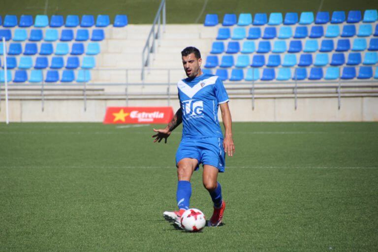 “A Alcoi vaig jugar sense poder xutar amb la cama dreta”