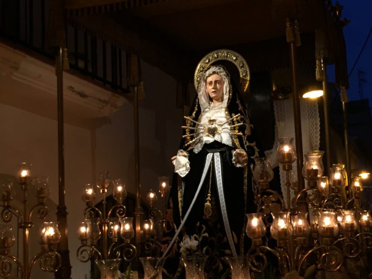 Badalona enceta la Setmana Santa amb el pregó i la Processó dels Dolors