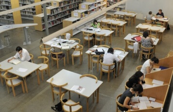 Estudiants Biblioteca.jpg
