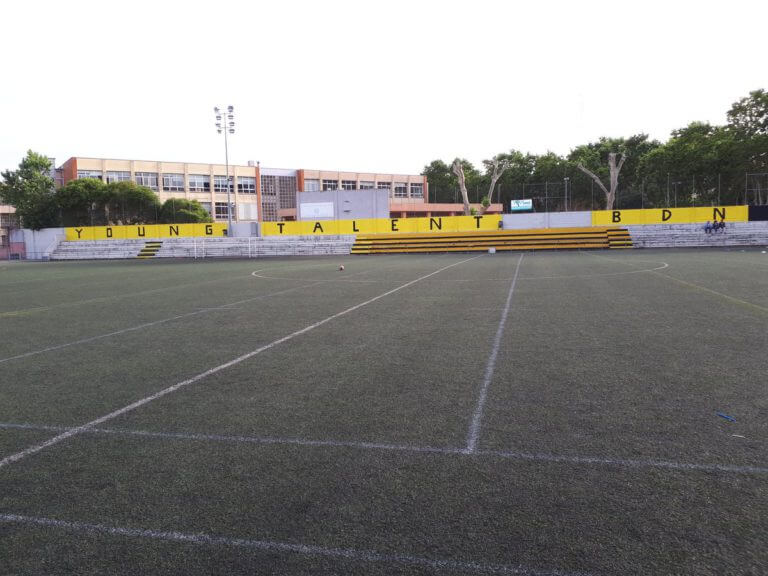 El canvi de gespa de Badalona Sud, un trencaclosques sense solució
