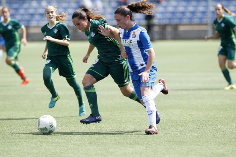 Les bessones Garrote ho tenen clar: “Badalona aposta pel futbol femení i l’objectiu del club és l’ascens a Primera”