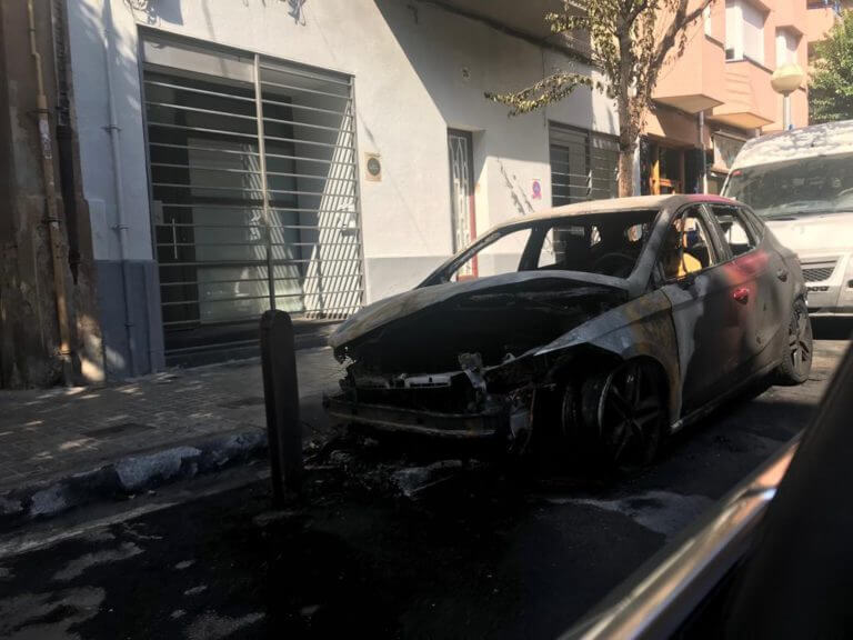 Dos detinguts per l’incendi de contenidors al centre