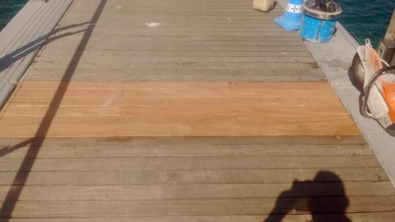Les fustes del Pont del Petroli reposades en 48 hores