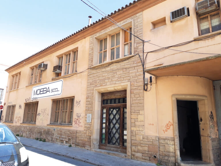 Els artistes de Badalona  s’uneixen per reivindicar la  Mobba com a fàbrica de creació