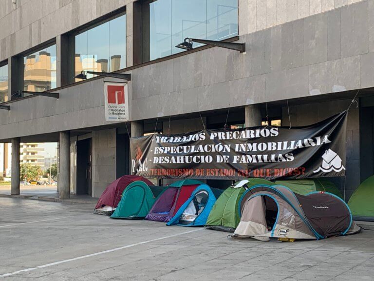 L’Ajuntament de Badalona reallotjarà 2 de les 4 famílies desnonades
