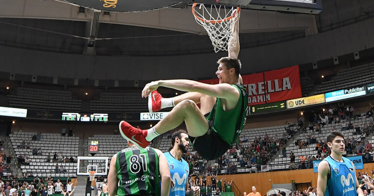 La Penya desperta a temps per sumar el primer triomf a la lliga (78-76)