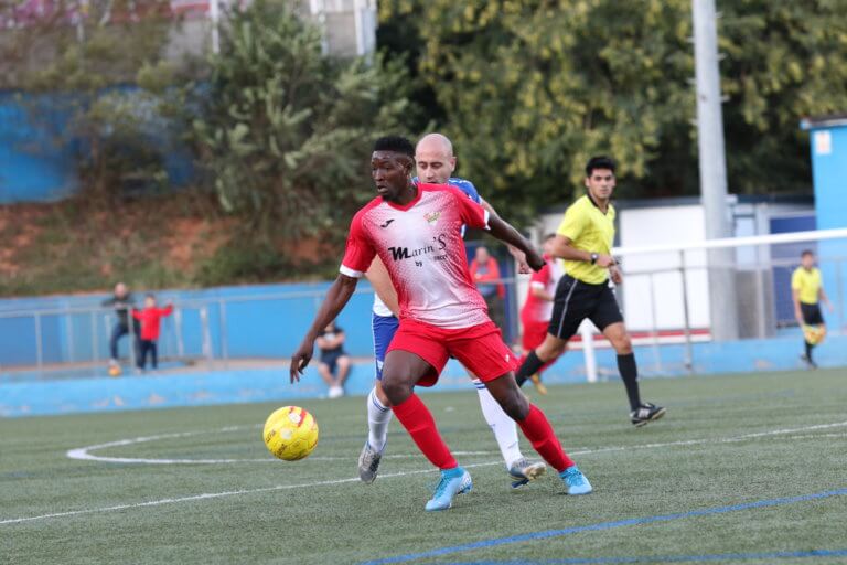 Primer cop a la taula de la Llefià; el Lloreda esmicola el Pere Gol al derbi