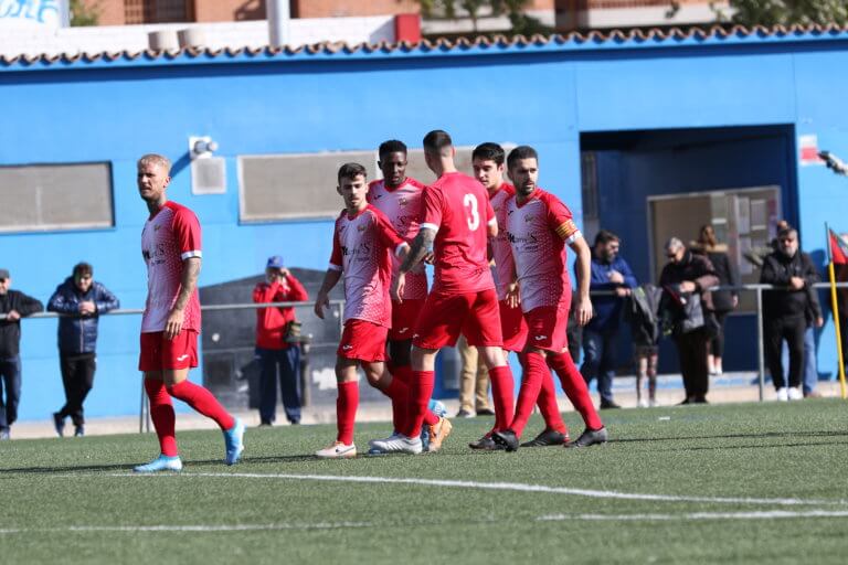 Més gols, més efectivitat, més líders: la Llefià goleja el Canyelles i ningú li pot aturar els peus