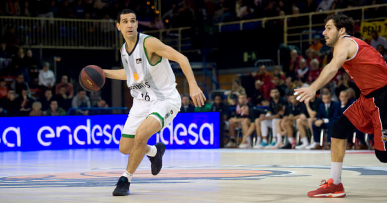 Set en blanc per a la Penya (95-98)