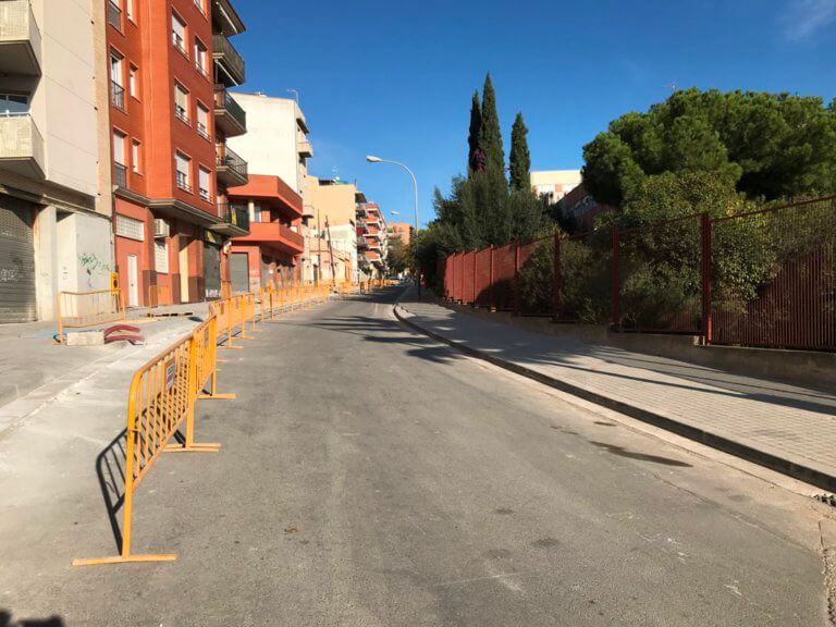 Comencen els treballs d’asfaltat del carrer Molí de la Torre