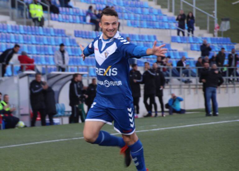 El Badalona tomba el Nàstic (2-1) i deixa de ser cuer
