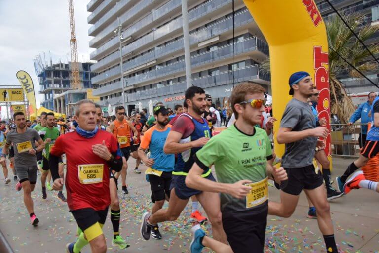Més de 2.000 atletes corren la Sant Silvestre de Badalona