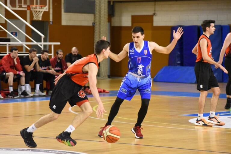 ‘Endimoniada’ al Serrallo: el Badalonès tomba el líder; el Círcol supera una final a La Plana