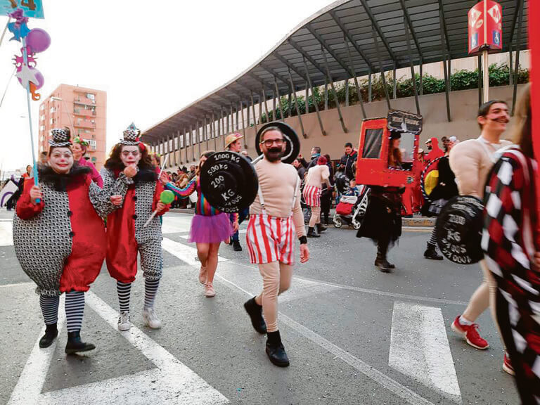 La rua de Carnestoltes tornarà a reunir a milers de participants