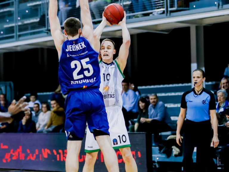 Un triple de Hannah deixa la Penya al llindar de l’eliminació (90-89)