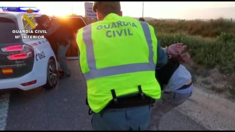 Detinguts 3 veïns de Badalona amb un cotxe robat que van evadir un control de verificació de l’aïllament